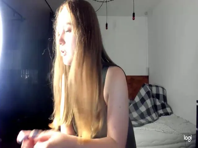 Live sex webcam photo for Jennybabe4 #273668645