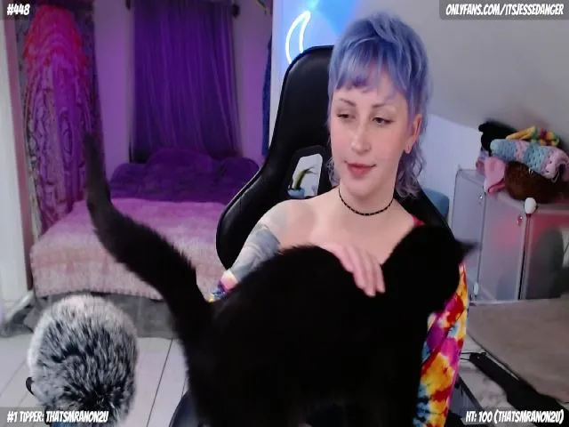 Live sex webcam photo for JesseDanger #272997017