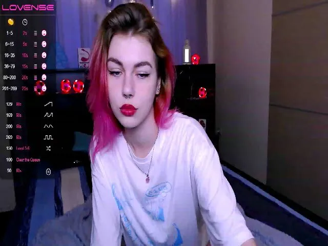 Live sex webcam photo for JessicaMind #272184328