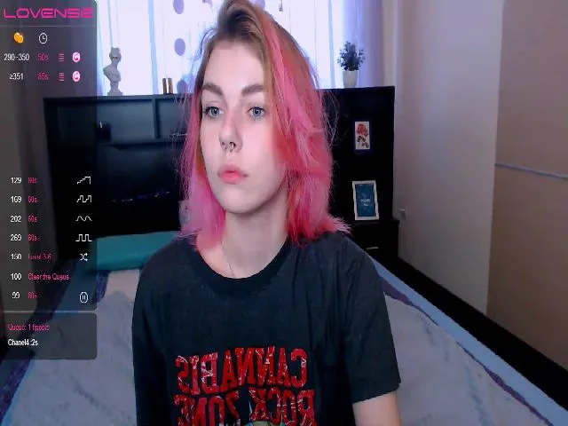 Live sex webcam photo for JessicaMind #272304574