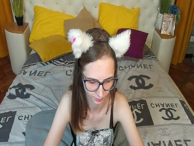 Live sex webcam photo for JessieMoons #274769342