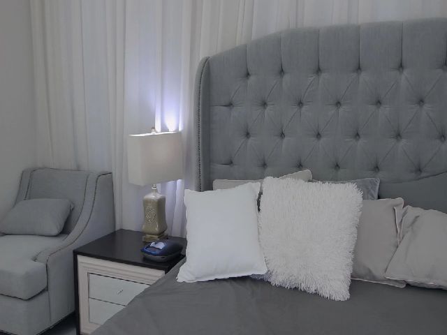 Live sex webcam photo for JessieReyez #272788364