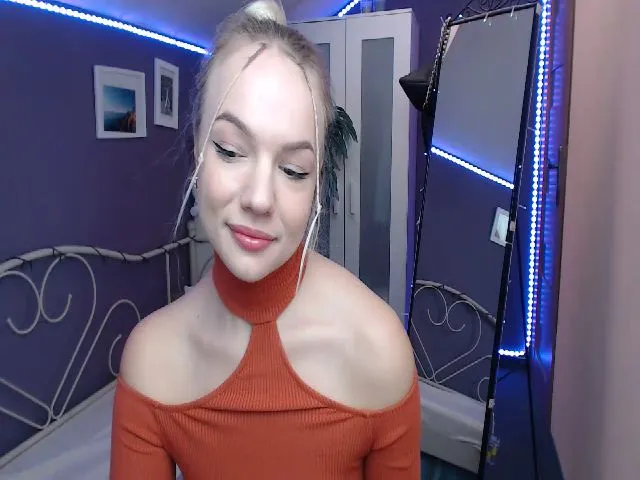Live sex webcam photo for JoanQueen #272594843