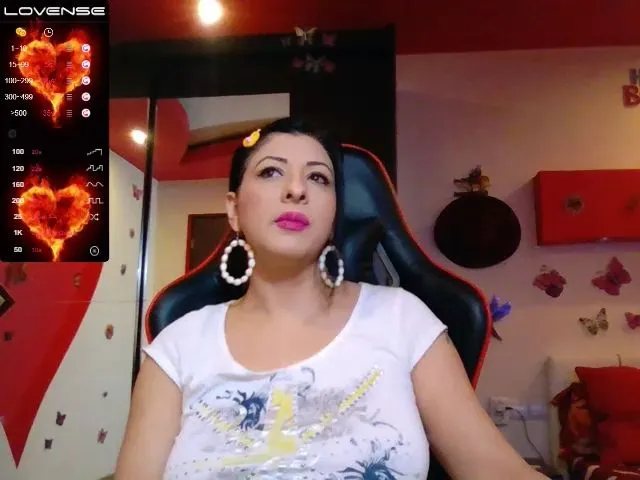 Live sex webcam photo for Joanna4you_ #272425280