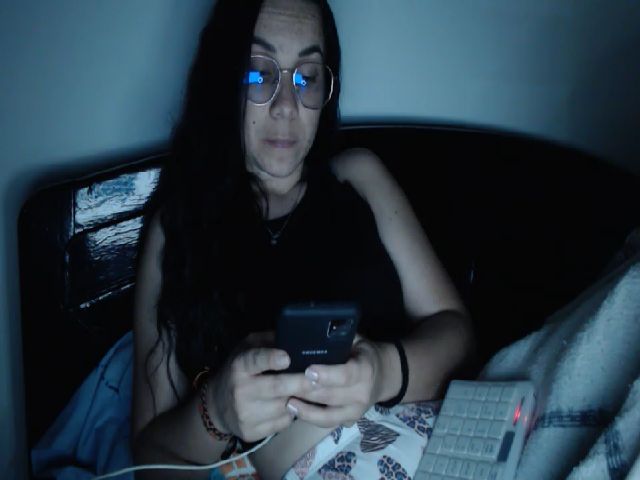 Live sex webcam photo for Joanne7 #272432650