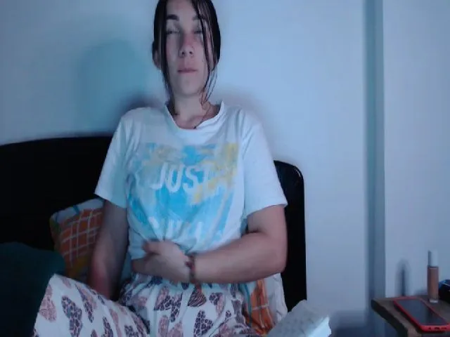 Live sex webcam photo for Joanne7 #273748850