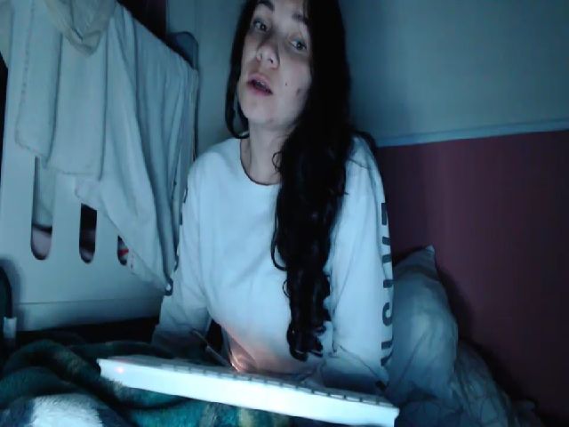 Live sex webcam photo for Joanne7 #274315905