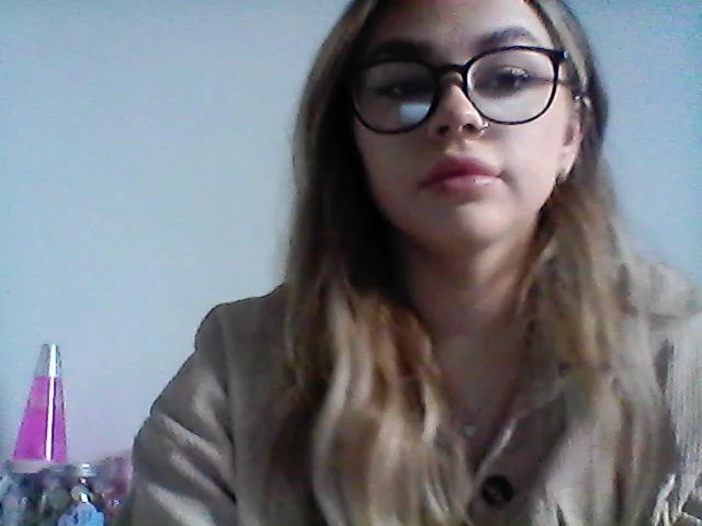 Live sex webcam photo for Joyybluee1 #273294810