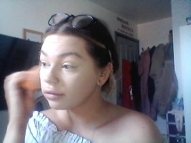 Live sex webcam photo for Joyybluee1 #273325392