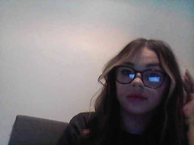 Live sex webcam photo for Joyybluee1 #273331626