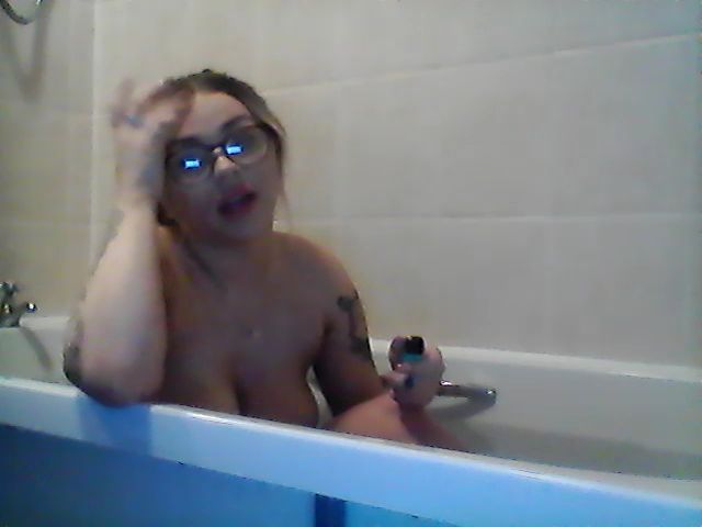 Live sex webcam photo for Joyybluee1 #273331718