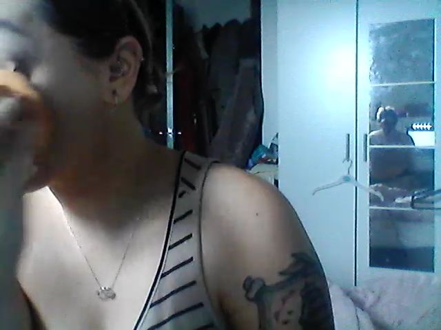Live sex webcam photo for Joyybluee1 #273344314
