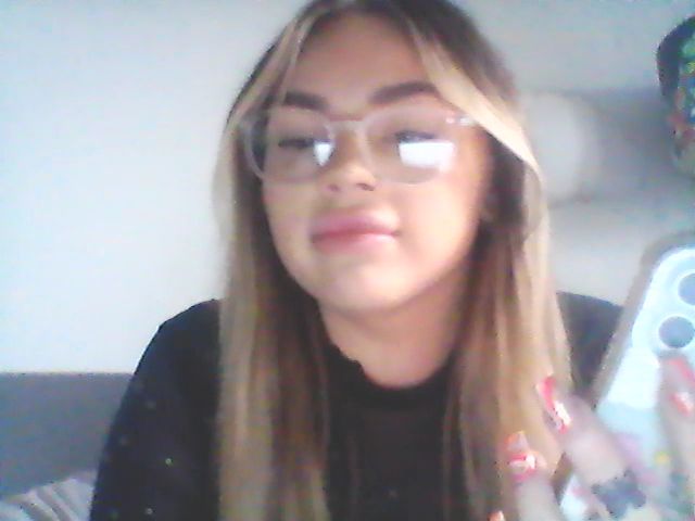 Live sex webcam photo for Joyybluee1 #273349410