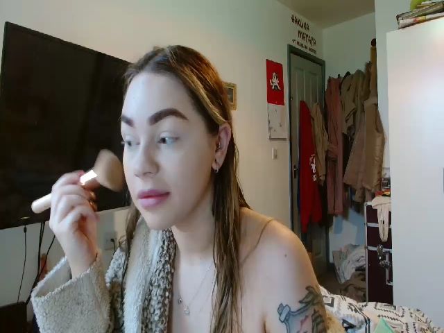 Live sex webcam photo for Joyybluee1 #273470753
