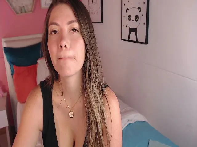 Live sex webcam photo for JuanitaCream #273190390