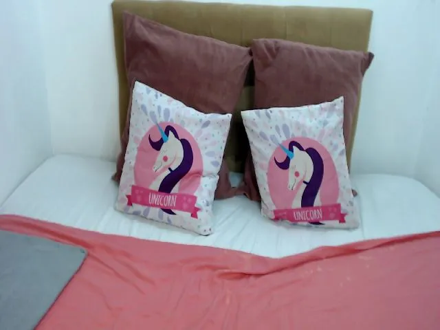 Live sex webcam photo for JuanitaCream #273284484
