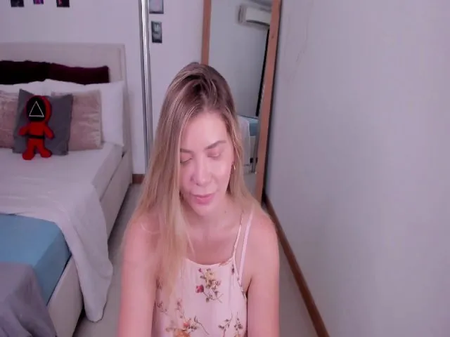 Live sex webcam photo for JuanitaCream #274047248