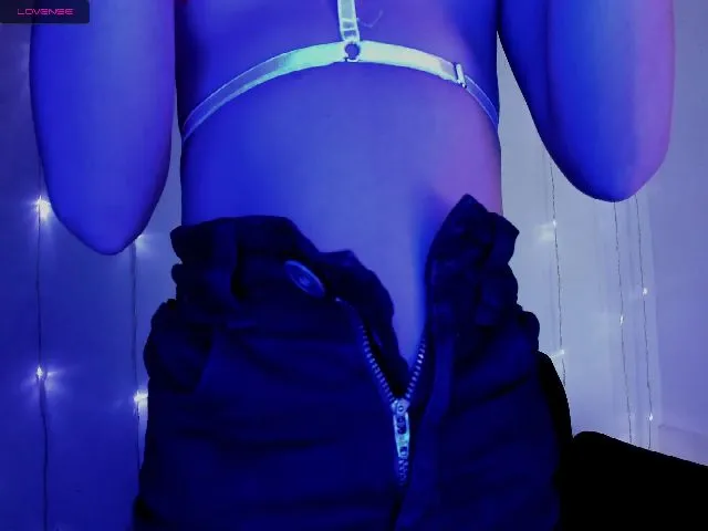 Live sex webcam photo for Juanitaa_01 #272235277