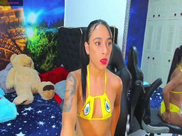 Live sex webcam photo for Juanitaa_01 #272458606
