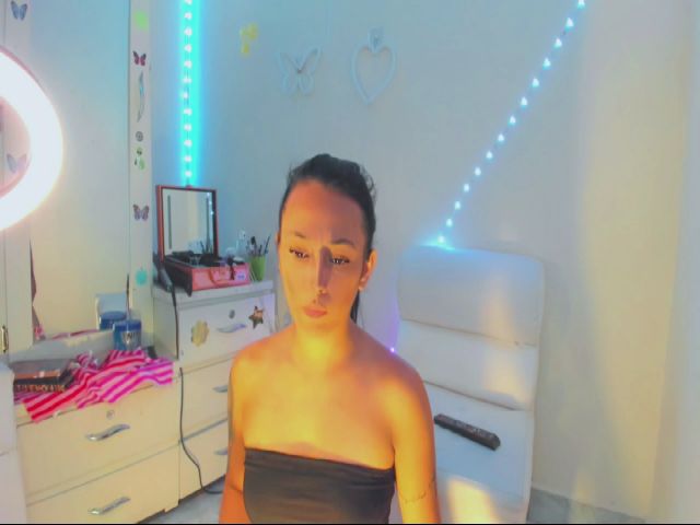 Live sex webcam photo for Juanitaa_01 #274172078