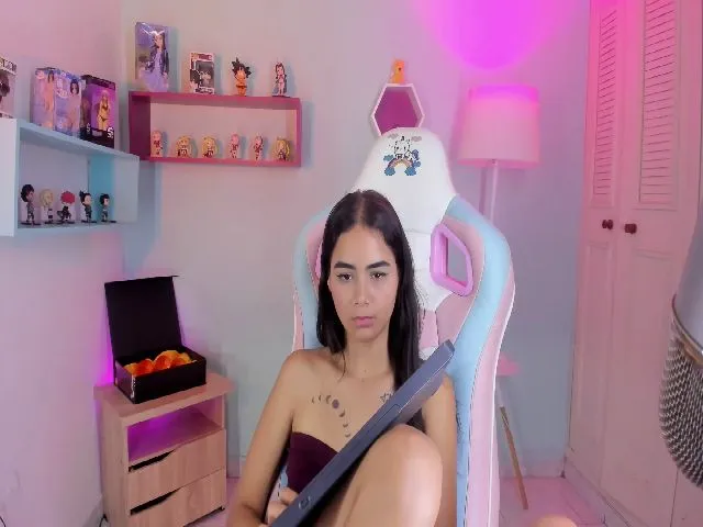 Live sex webcam photo for Juanitabotero #273369999