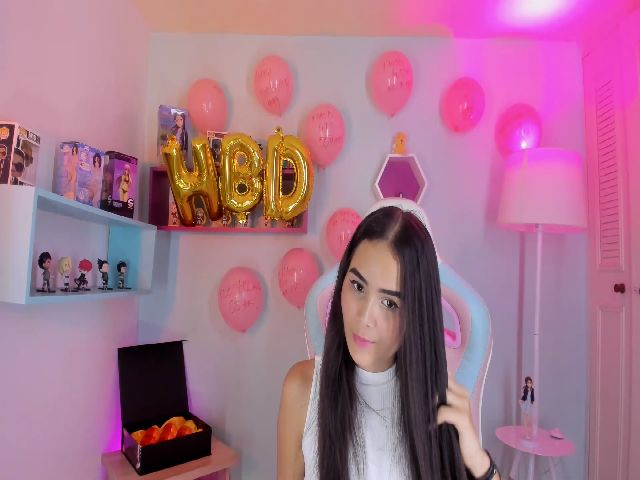 Live sex webcam photo for Juanitabotero #273398219