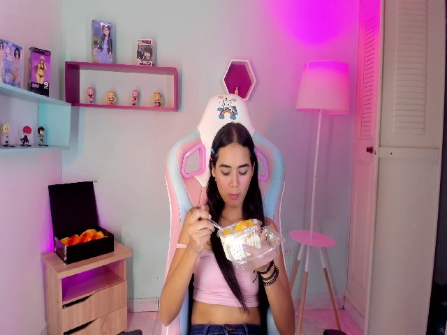 Live sex webcam photo for Juanitabotero #273506450