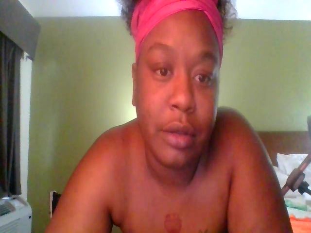 Live sex webcam photo for Judeee92 #273429687