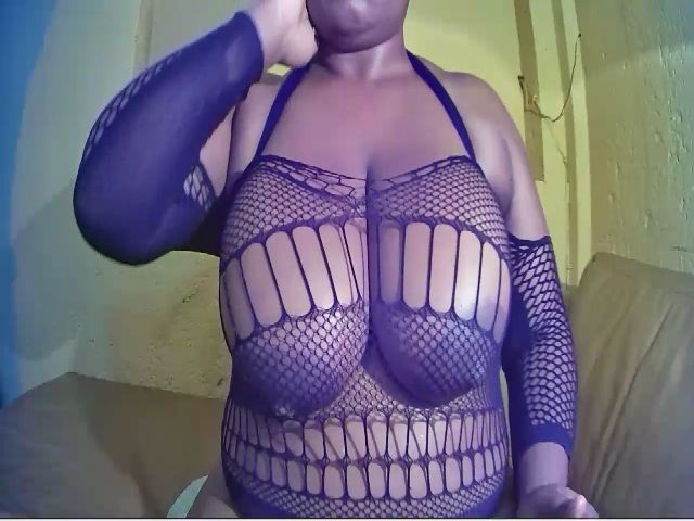 Live sex webcam photo for Juicyassbabe #272983393