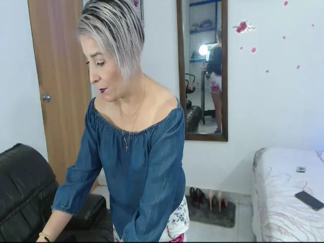 Live sex webcam photo for Juli_mature #271742184