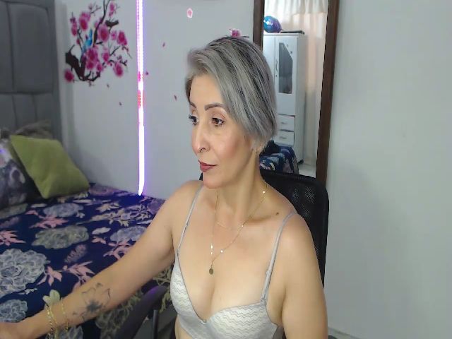 Live sex webcam photo for Juli_mature #275133889