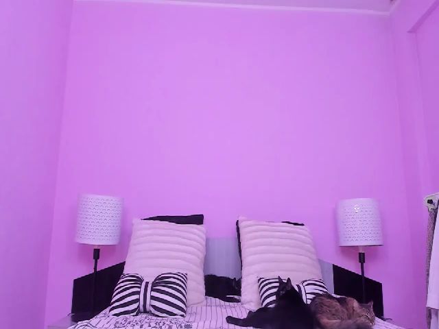 Live sex webcam photo for JuliaHayes90 #272994324