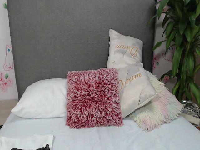 Live sex webcam photo for Julieta_saen #272219446