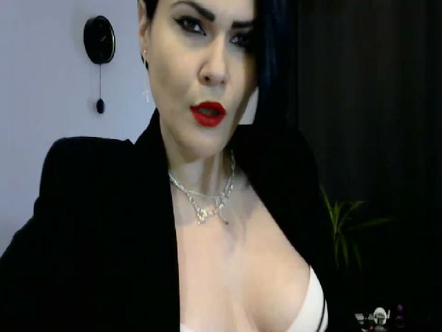 Live sex webcam photo for K_Queen #271919680