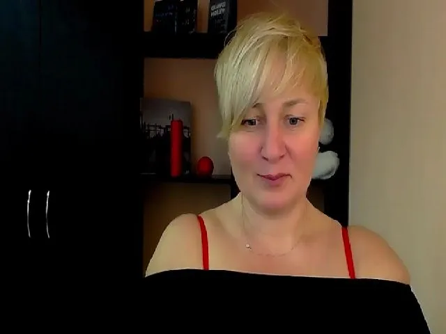 Live sex webcam photo for KailyMey #271873579