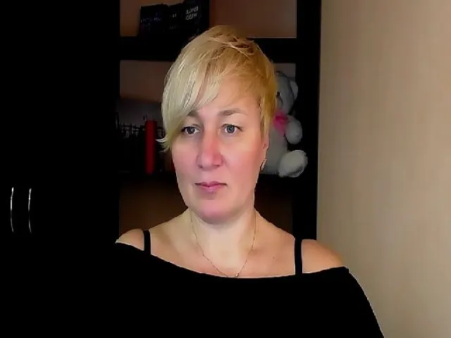 Live sex webcam photo for KailyMey #271884249