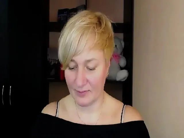 Live sex webcam photo for KailyMey #271896316