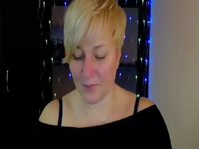 Live sex webcam photo for KailyMey #272033134