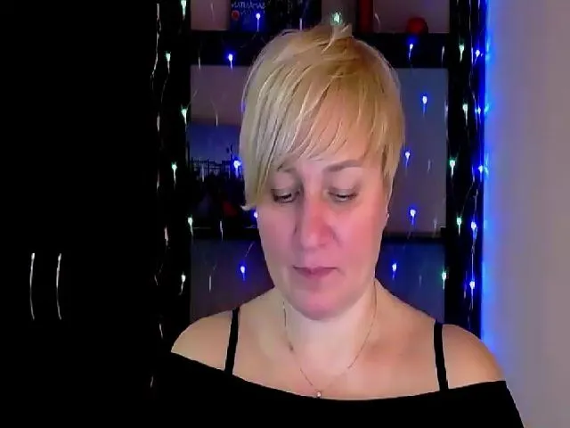 Live sex webcam photo for KailyMey #272068791