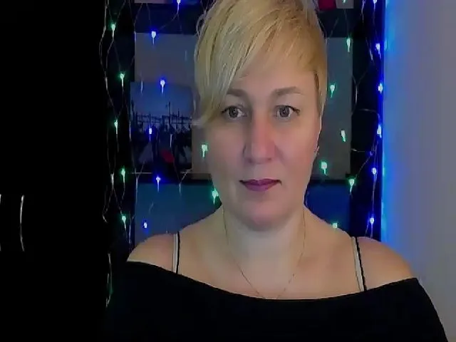 Live sex webcam photo for KailyMey #272110952