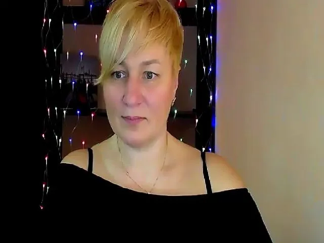 Live sex webcam photo for KailyMey #272133818