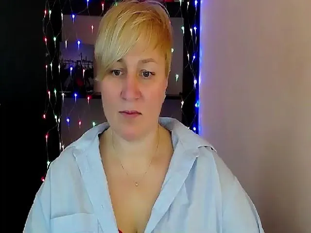 Live sex webcam photo for KailyMey #272240646