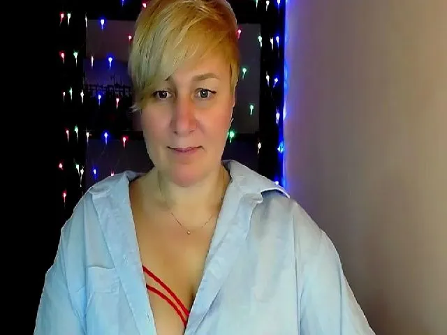 Live sex webcam photo for KailyMey #272241451