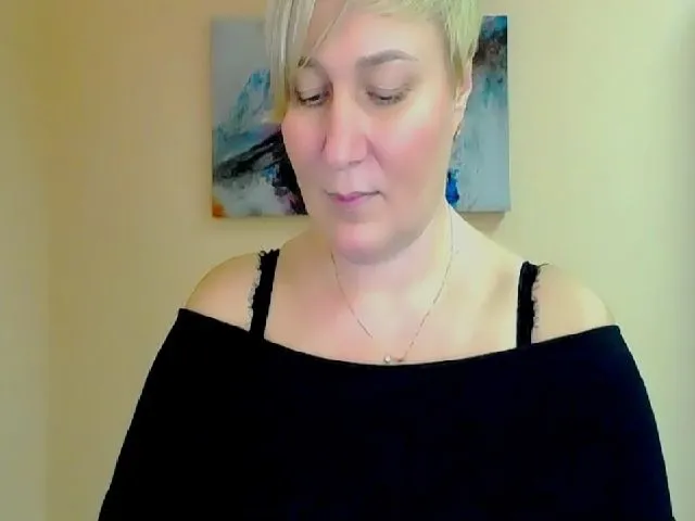 Live sex webcam photo for KailyMey #272565659