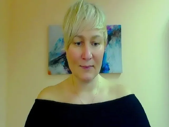 Live sex webcam photo for KailyMey #272596804