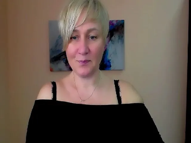 Live sex webcam photo for KailyMey #272802112