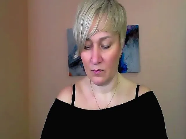 Live sex webcam photo for KailyMey #272894751