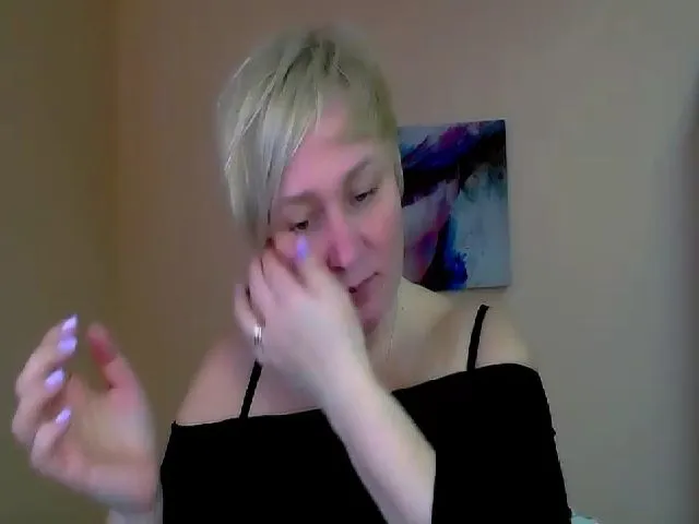 Live sex webcam photo for KailyMey #272953194