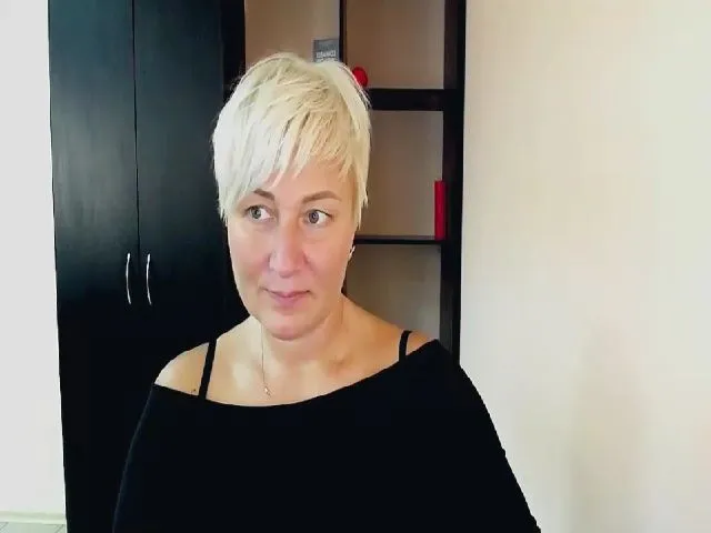 Live sex webcam photo for KailyMey #274602246