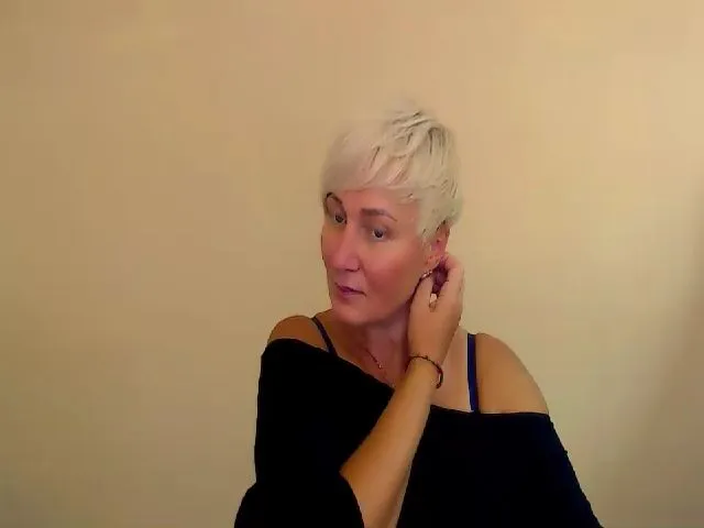 Live sex webcam photo for KailyMey #275230622